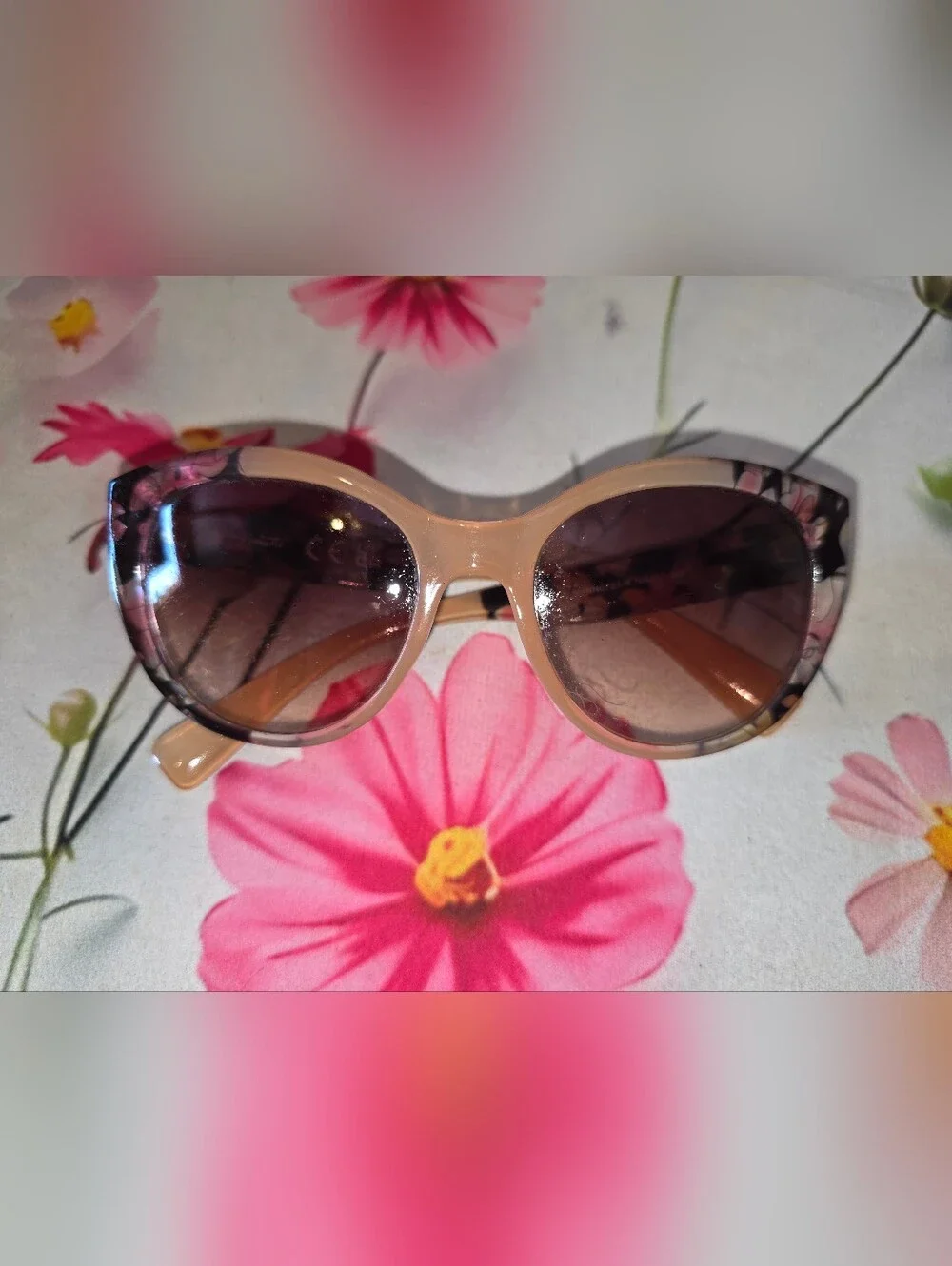 Classic Beige Oversized Women's Sunglasses